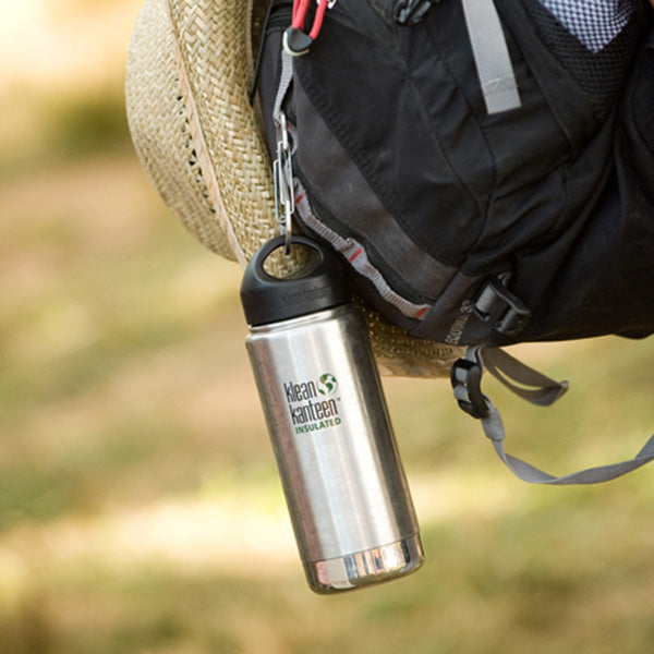 steel-s-biner-3-q0 carabiner_steel_bottle_backpack_lifestyle_dd4fef2d-f5d2-4f32-ac05-c706bd6b518e.jpg