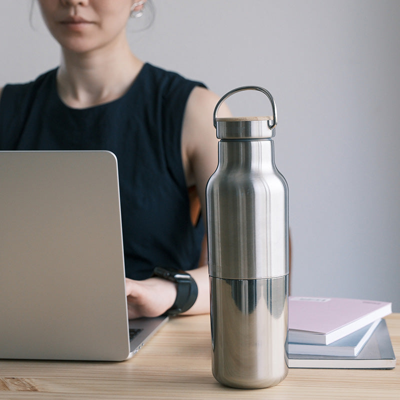 20oz-rise-reflect-with-bamboo-cap-p3 20oz_rise_reflect_desk_laptop_square.jpg