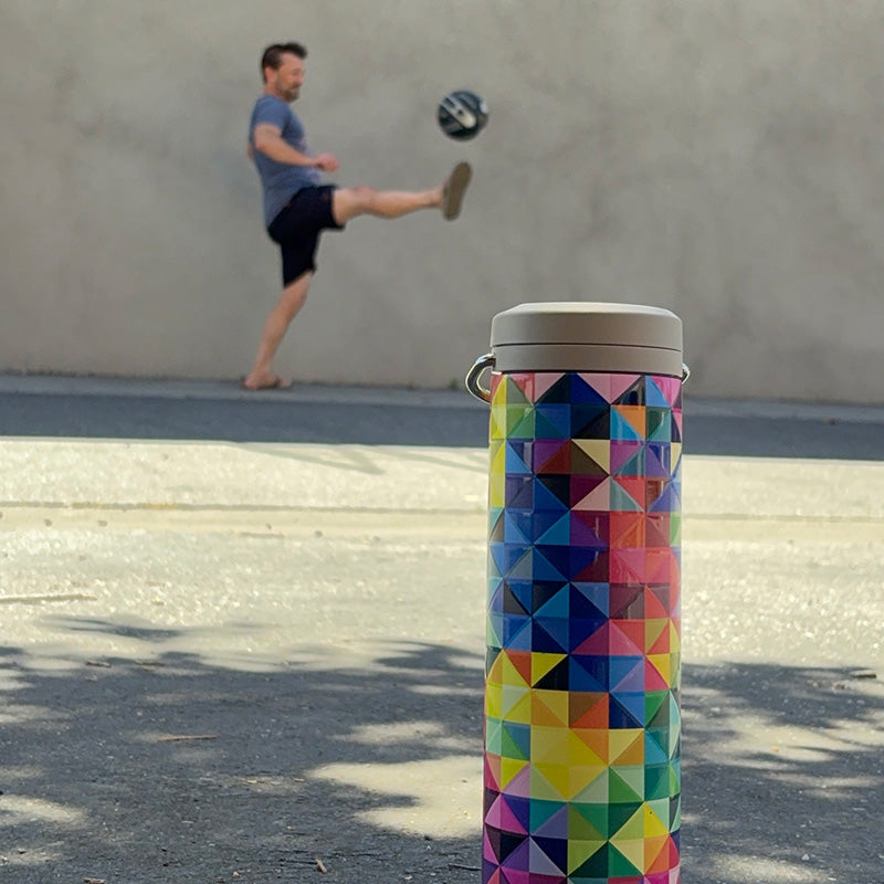 20oz-tkwide-with-twist-cap-mosaic-a5 20oz_tkwide_bottle_seasonal_mosaic_soccerball_player_square.jpg