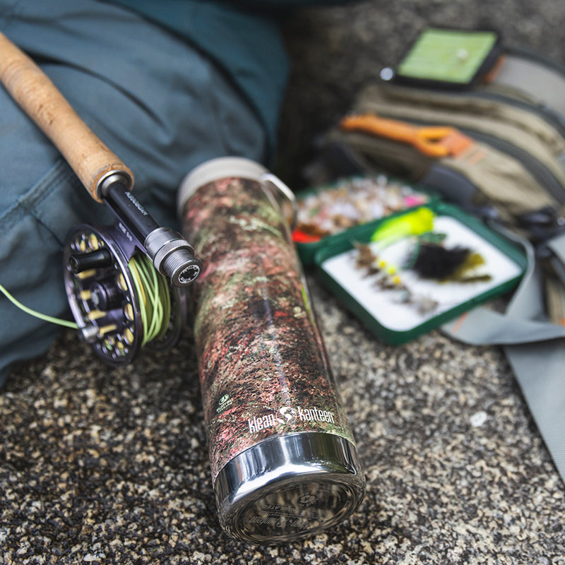 20oz-tkwide-with-cafe-cap-mossy-oak-t2 20oz_tumbler_mossyoak_rainbowtrout_flyfish_top_square.jpg