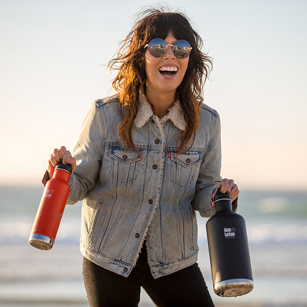64oz-classic-with-loop-cap-m2 64oz_insulated_classic_black_beach_smile_square.jpg