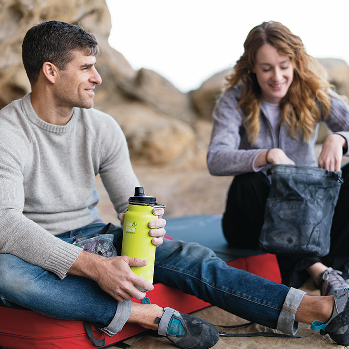 tkwide-chug-cap-e0 K32TKWSSL-JP-chug_cap_bouldering_lifestyle.jpg