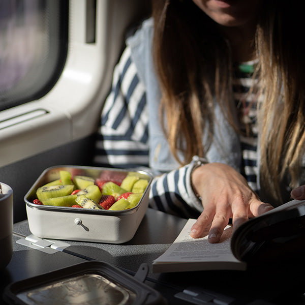 23oz-rise-food-box-lunch-q8 rise_food_lunch_box_lunch_tofu_train_fruit_reading_square.jpg