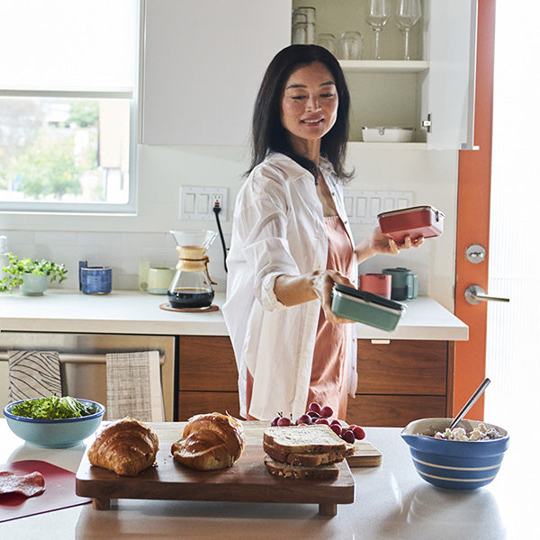 34oz-rise-food-box-meal-y1 rise_food_lunch_box_meal_woman_bread_kitchen_square.jpg
